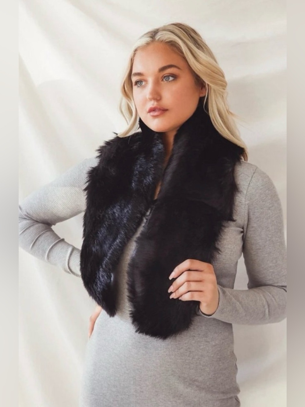 NWT Lulu’s Black Faux Fur Stole / Scarf